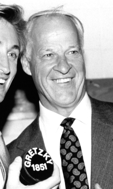 Gordie Howe, the gritty and mighty 'Mr. Hockey,' dies at 88